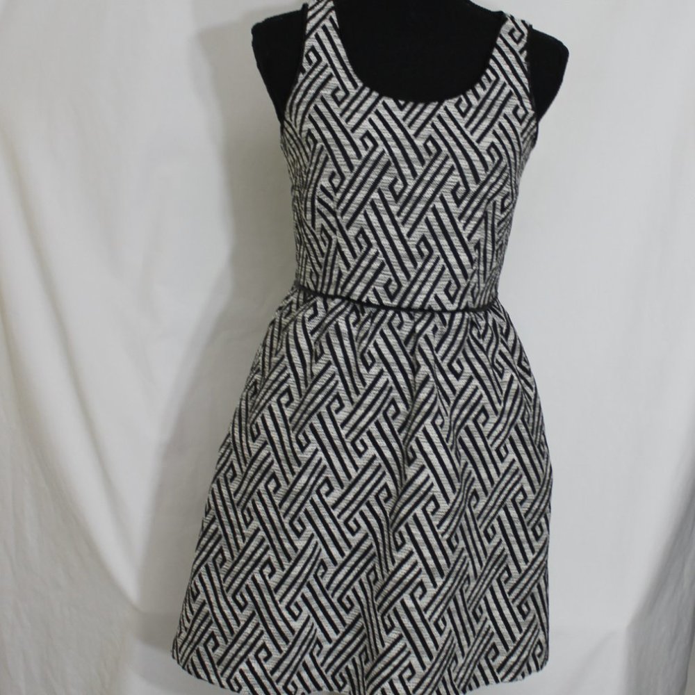 OUTBACK RED Black & White Geo Dress Size 2 Above Knee Sleeveless Fit & Flare